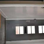 Petite Maison De *