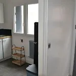 Petite Maison De *
