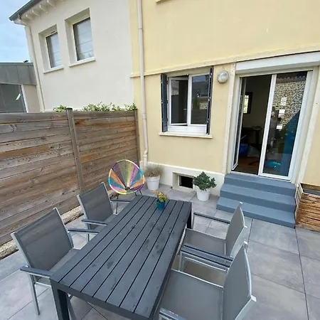 Semesterbostad Petite Maison De
